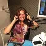 Roxana Lusa en el estudio de radio